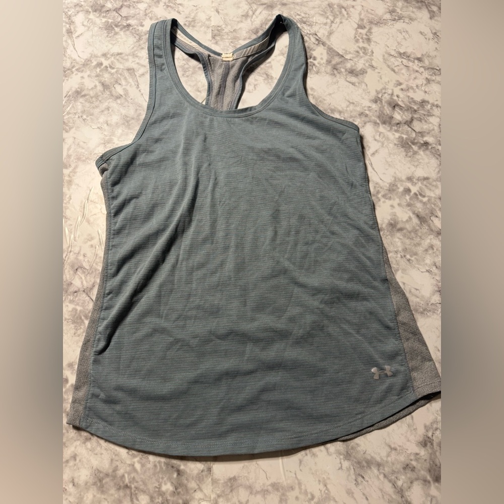 Under Armour heat gear tank top Size Small Gray with Blue stripes